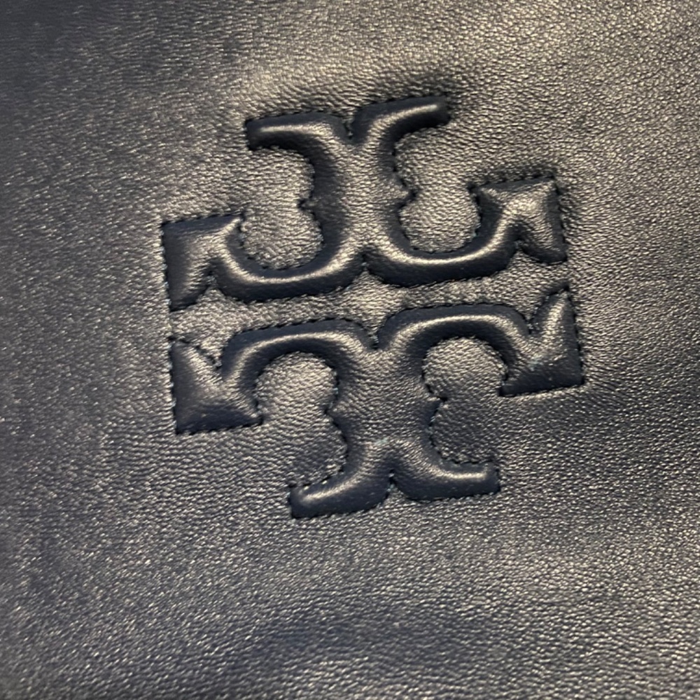 SOLD New Tory Burch Fleming Stud Large Shoulder Bag Navy - Picture 5 of 12